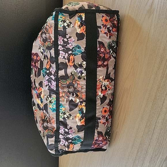 LeSportsac Deluxe Large Weekender with matching pouch - Picture 7 of 10